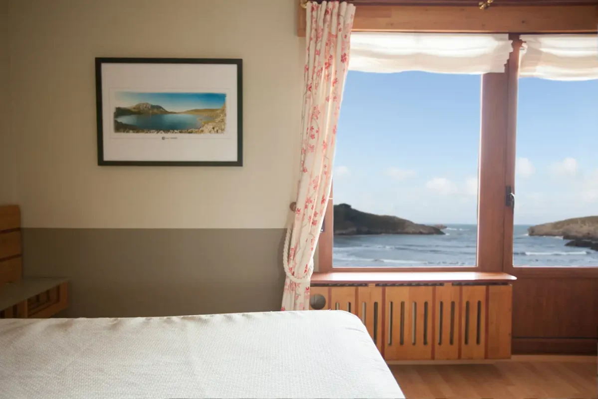 habitacion con vistas al mar llanes (21)